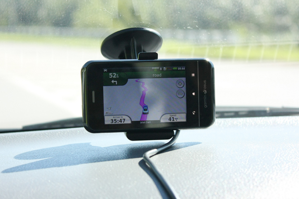 Picture of a GPS. The picture is called Garmin-Asus A10 GPS Android smartphone review by Cheon Fong Liew available at https://flic.kr/p/9bnK7g under CC-BY-SA.